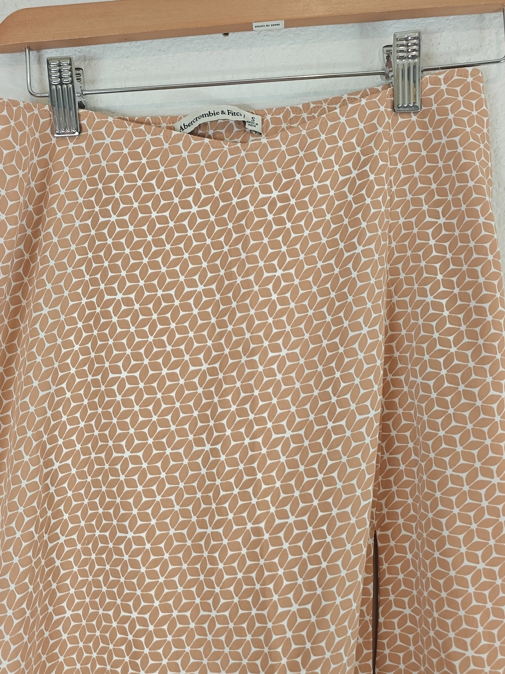 Abercrombie & Fitch Geometric Print Midi Skirt Side Slit Dipped Waist Tan Sz S - Picture 6 of 10